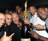 DJ Cut Killer, Tony Parker, Tony Gomez, Kévin Seraphin, Nicolas Batum et Lorent Pietrus au Queen à Paris le 19 septembre 2011