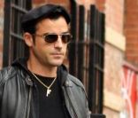 Jennifer Aniston et son petit ami Justin Theroux font des courses en amoureux à New York, le 20 septembre 2011