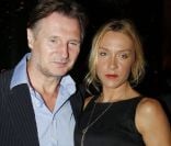 Liam Neeson heureux au bras de sa compagne Freya à Paris