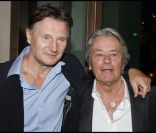 Liam Neeson et Alain Delon lors de l\'inauguration du Mandarin Oriental Paris. 22 septembre 2011