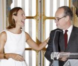 Carole Bouquet a été élevée au grade de Commandeur des Arts et des Lettres par le ministre de la Culture Frédéric Mitterrand le vendredi 23 septembre 2011