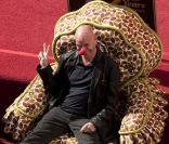 Guy Laliberté reçoit son étoile sur le Walk of Fame, à Los Angeles, le 22 novembre 2010. 
