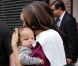 Les jumelles Tia (avec le bébé) et Tamera Mowry arrivent sur le plateau de l'émission américaine, Wendy Williams Show. New York, 27 septembre 2011