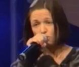 Natasha St-Pier à la Foire du Dauphiné, à Romans-sur-Isère, le 24 septembre 2011. Avant de chanter, elle procède à une mise au point et accuse le directeur de la foire d\'être responsable du retard.