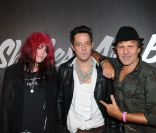 Les membres du duo The Kills (Alison Mosshart et Jamie Hince) accompagnés de Renzo Rosso de la marque Diesel au VIP Room, samedi 1er octobre, à l'occasion de la soirée Diesel.