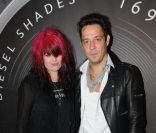 Les membres du duo The Kills (Alison Mosshart et Jamie Hince) se produisent sur la scène du VIP Room, samedi 1er  octobre, à l'occasion de la soirée Diesel.