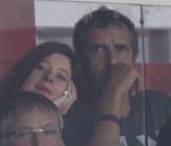 Julien Clerc et Hélène Grémillon lors du match PSG-Lyon du 2 octobre 2011