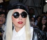 Lady Gaga devant le Beacon Theatre pour l'anniversaire de Sting, à New York, le 1er octobre 2011.