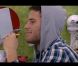 Zelko séduit Aurélie en croquant des fruits de manière sexy dans Secret Story 5