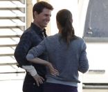 Katie Holmes rend visite à Tom Cruise sur le tournage de son film One Shot à Pittsburgh le 7 octobre 2011