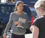 Katie Holmes rend visite à Tom Cruise sur le tournage de son film One Shot à Pittsburgh le 7 octobre 2011