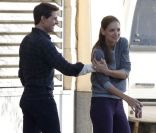 Katie Holmes et Tom Cruise retombent en adolescence sur le tournage de son film One Shot à Pittsburgh le 7 octobre 2011
