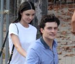 Orlando Bloom emmène d\'un pas décidé sa belle Miranda Kerr au défilé Dior ! Paris, 30 septembre 2011<br />