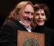 Gérard Depardieu extrêmement ému, dans la lumière avec Fanny Ardant et ses amis