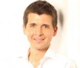 Thomas Sotto a séduit 3,7 millions de téléspectateurs lors de son  premier numéro de Capital, les inédits de l'été, diffusé dimanche 7 août  à 20h45 sur M6.