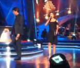 Vincent Cerutti auprès de Sandrine Quétier qui chante Mama said de Lenny Kravitz dans Danse avec les stars sur TF1