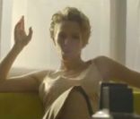 Lorie rétro dans son clip Dita