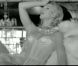 Lorie en mode pin-up dans son clip Dita