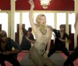Lorie et ses danseurs dans son clip Dita