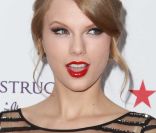 Taylor Swift présente son parfum Wonderstruck à New York, le 13 octobre 2011.