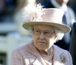 La reine Elizabeth II au British Champions Day à Ascot, le 15 octobre 2011. La monarque n'a pas le sourire, mais a tout de même vu Frankel triompher. 