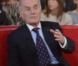 Pierre Schoendoerffer lors de l'enregistrement de Vivement dimanche à Paris (diffusion le 23 octobre 2011)