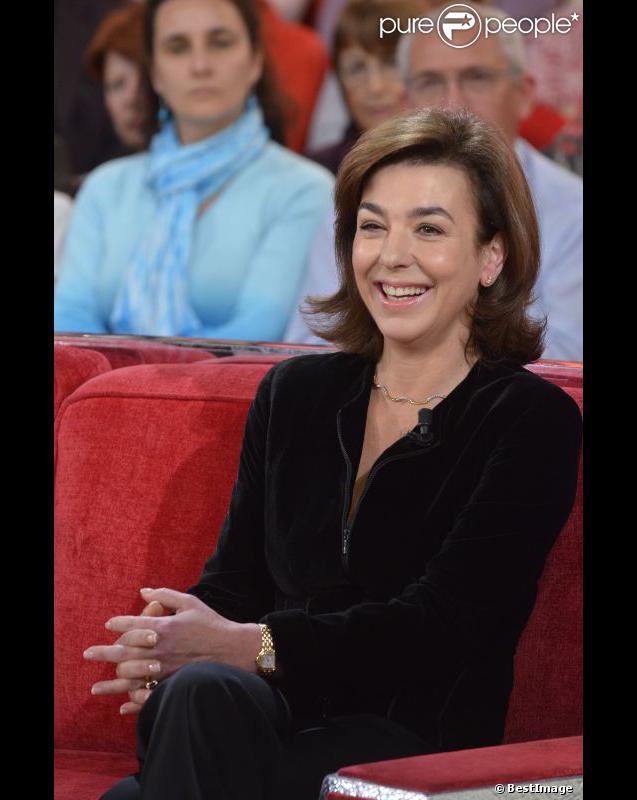 Carole Amiel lors de l'enregistrement de Vivement dimanche à Paris (diffusion le 23 octobre 2011)