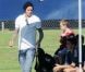 David Beckham et ses enfants lors d'un match de foot disputé par son aîné Brooklyn à Long Beach à Los Angeles le 22 octobre 2011