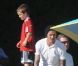 Cruz Beckham joue les acrobates lors d'un match de foot disputé par son aîné Brooklyn à Long Beach à Los Angeles le 22 octobre 2011