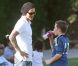 David Beckham et son fils aîné Brooklyn à Long Beach à Los Angeles le 22 octobre 2011