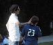 David Beckham encourage son fils aîné Brooklyn lors d'un match de foot à Long Beach à Los Angeles le 22 octobre 2011
