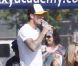 David Beckham, supporter attentif de son fils Cruz lors d'un match de football le 15 octobre 2011 à Los Angeles