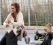 Jessica Alba a passé une belle journée dans un parc de New York le 24 octobre 2011 en compagnie de ses filles Honor et Haven