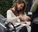 Jessica Alba s'occupe de sa petite Haven dans les rues de New York, sans oublier la craquante Honor, le 24 octobre 2011.