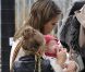 Jessica Alba s'occupe de sa petite Haven dans les rues de New York, sous le regard de la craquante Honor, le 24 octobre 2011.