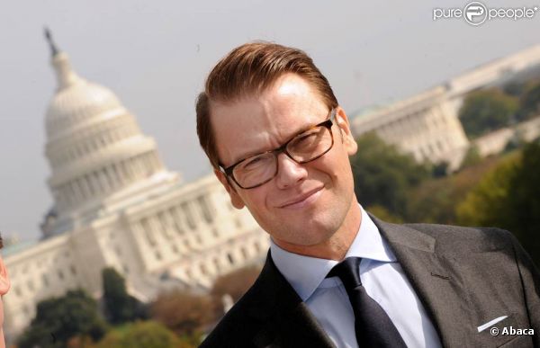 Le prince Daniel, époux de la princesse Victoria de Suède, a entamé à Washington sa visite officielle aux Etats-Unis, du 24 octobre au 2 novembre 2011. Lors de sa première journée sur place, il a notamment visité le Newseum, un musée qui se consacre à l'histoire de l'information du XVIe siècle à nos jours.