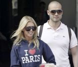 Tara Reid et son faux époux Zack Kehayov à l\'aéroport de Los Angeles le 5 août 2011