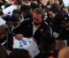 Une foule compact attendait Romain Millo-Chluski et les rugbymen du XV de France à l'aéroport lors de leur retour de Nouvelle-Zélande à Paris le 26 octobre 2011