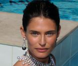 L\'égérie du bijoutier De Grisogono Bianca Balti, en pleine séance photo lors du Festival de Cannes. Le 16 mai 2011.<br />