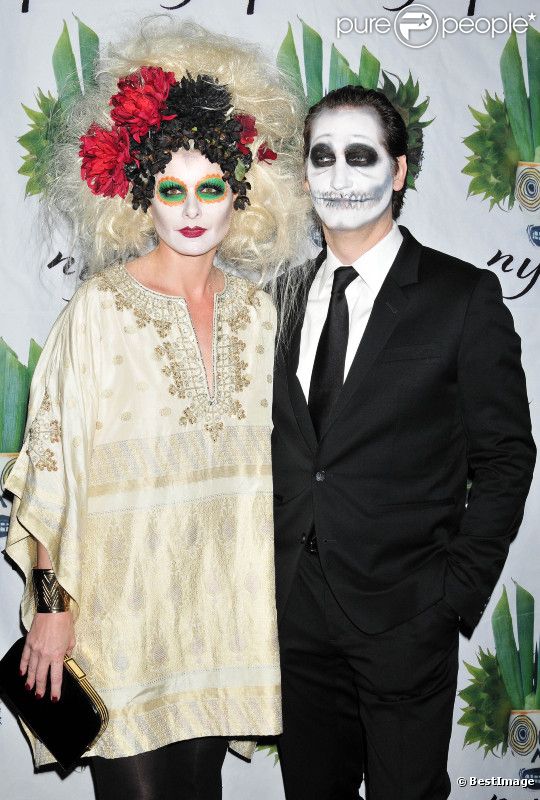 Debra Messing et Daniel Zelman lors du gala d'Halloween au profit du New York restoration project de Bette Midler à New York le 28 octobre 2011  