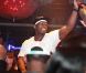 50 Cent : Distribution de champagne à son public français