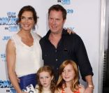 Brooke Shields en famille avec son mari Chris Henchy en juillet 2011
