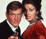 Glorian Hendry, Roger Moore et Jane Seymour dans Vivre et laisser mourir (1973). 