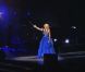 Shakira et sa robe bleu de princesse sur la scène de Bercy, à Paris, le 14 juin 2011.