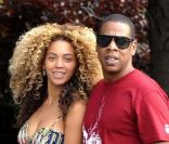 Beyoncé et son mari Jay-Z se promènent à New York en juillet 2011<br />