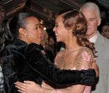 Beyoncé en compagnie de Kelly Rowland en février 2006 à New-York lors de l\'avant-première du remake de La Panthère Rose
