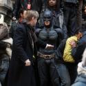 The Dark Knight Rises : Christian Bale en armure, face à un terrible Tom Hardy