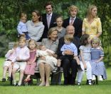 La famille royale belge réunie au palais Laeken en juin 2008 pour la traditionnelle séance photo annuelle.