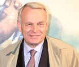 Jean-Marc Ayrault à l'avant-première de L'Ordre et la morale, à Paris, le 8 novembre 2011.