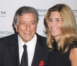 Tony Bennett et son épouse Susan au 3e gala annuel du Norman Mailer Center, à New York, le 8 novembre 2011.